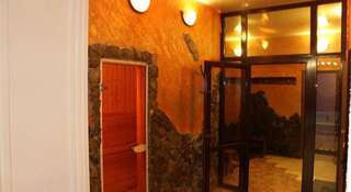 Гостиница Старый Замок Ангарск Четырехместный номер с ванной комнатой-1