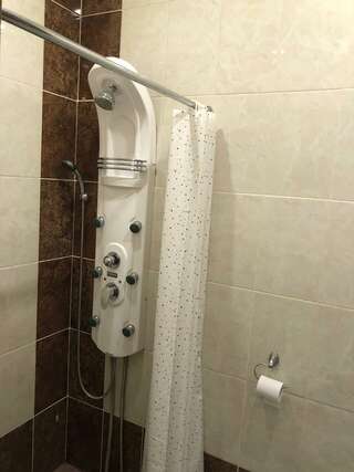 Гостиница Старый замок Ангарск Номер стандарт с 3 односпальными кроватями-4